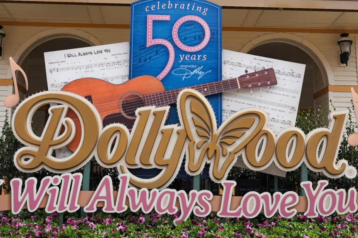 Dollywood Calendar November 2025